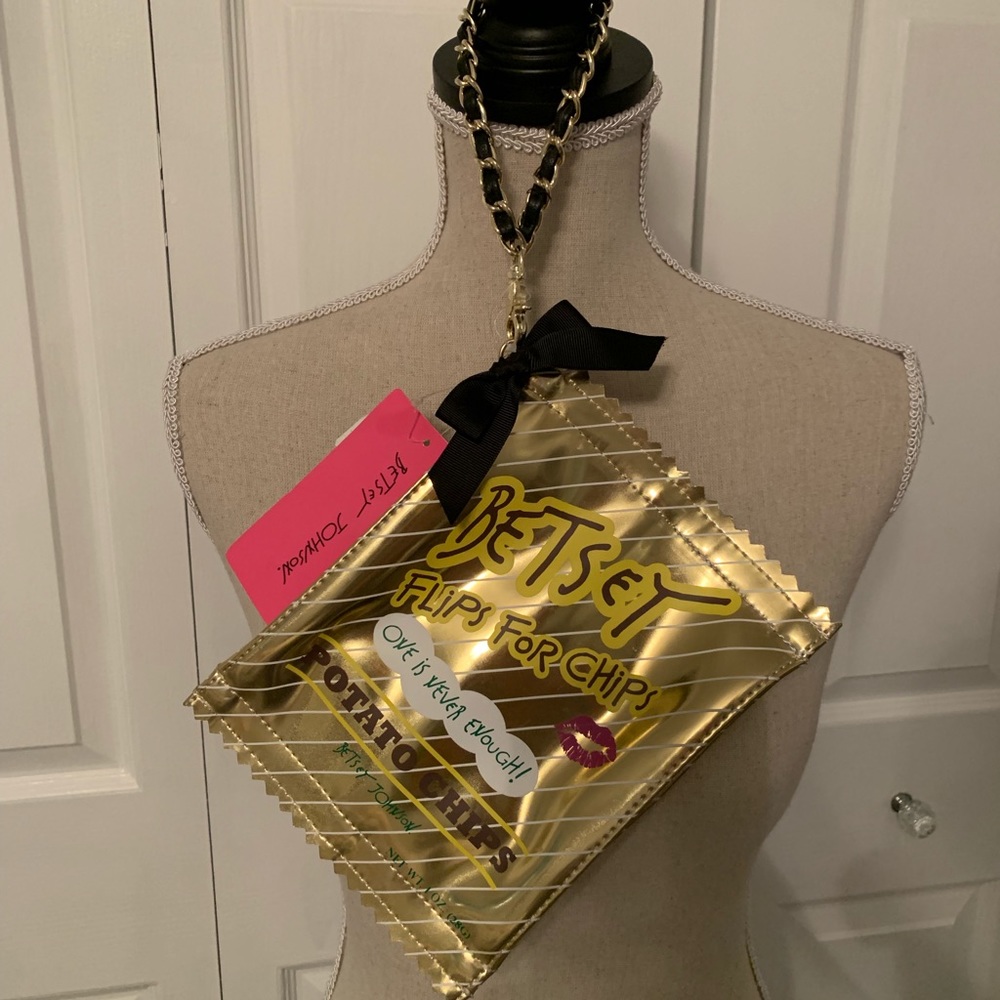 Betsy Johnson chip  purse bag